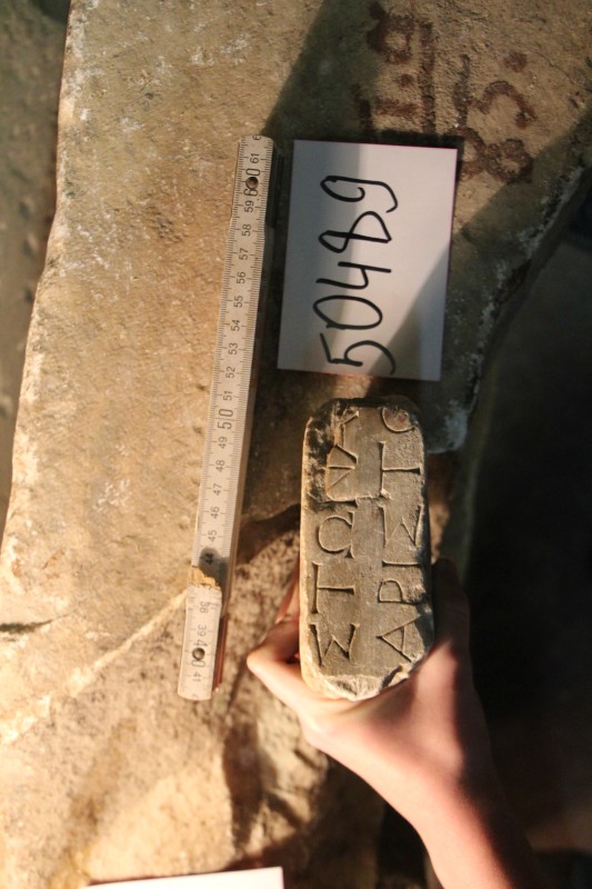 Уламок мармурової плити з написом