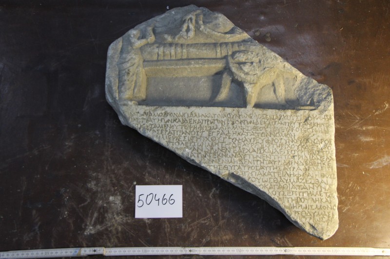 Фрагмент плити з написом та барельєфом