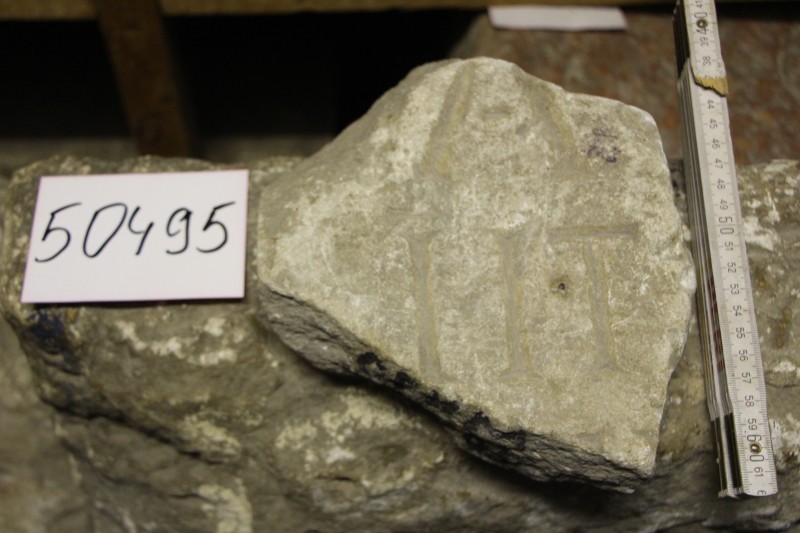 Уламок маленької плити