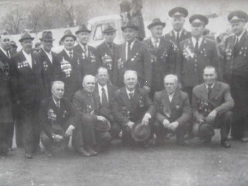 Фото групове. Зустріч ветеранів ІІ Світової війни.