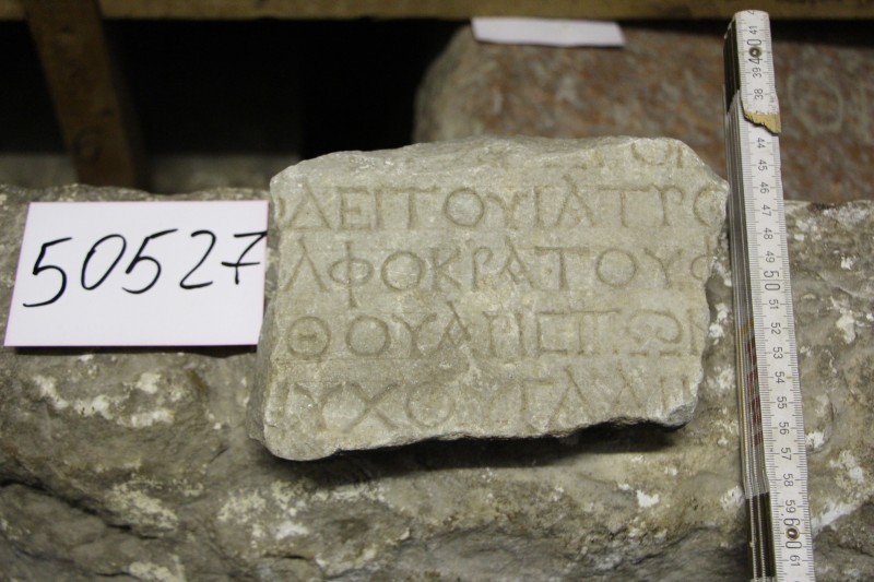 Фрагмент плити з написом