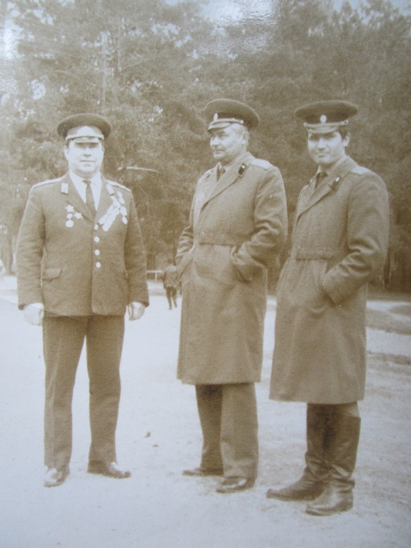 Фото групове. Кошкін Петро Іванович (зліва).