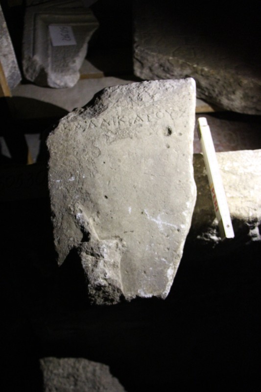 Уламок мармурової плити з написом