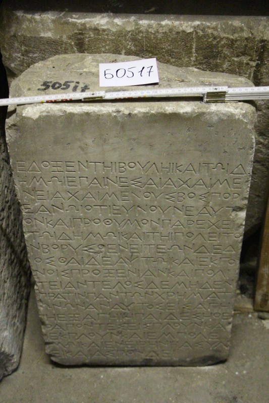 Плита з написом