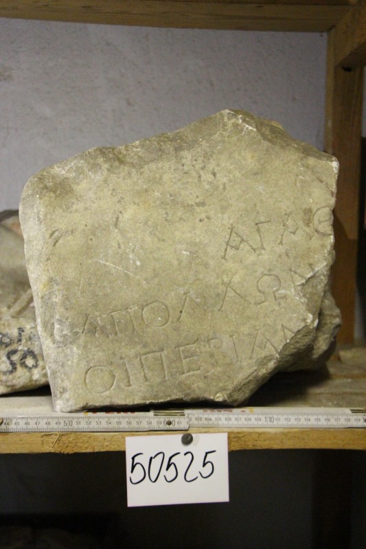 Мармурова плита з написом