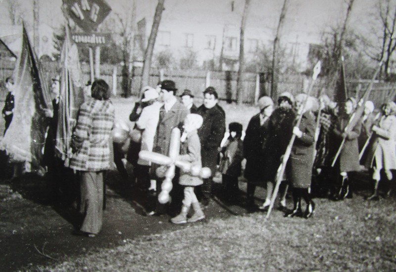 Фото групове. Кошкіна Лідія Георгіївна на демонстрації.