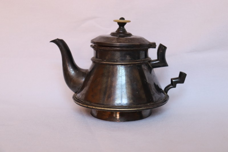 Чайник заварний з кришкою та відокремленою ручкою