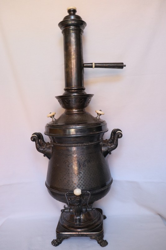 Самовар з кришкою, трубою та заглушкою