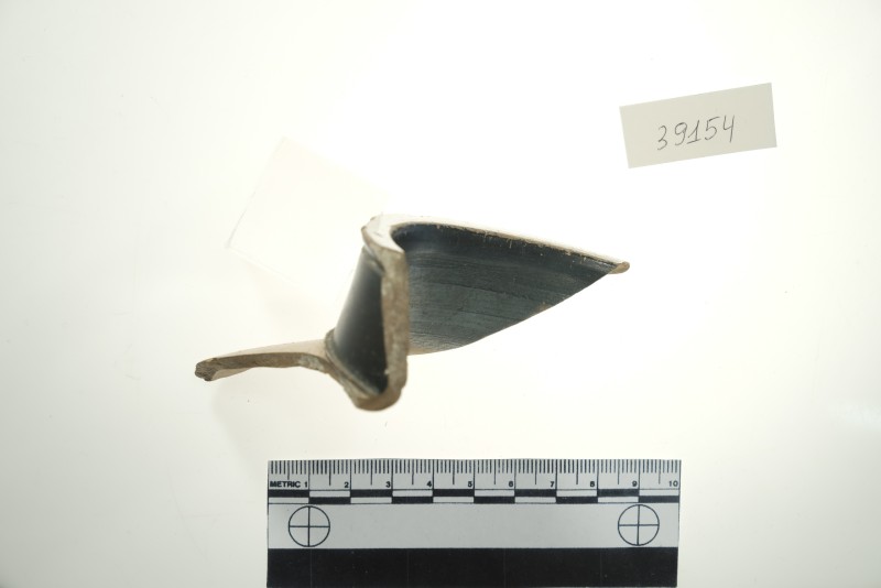 Фрагмент вінця з плечиком