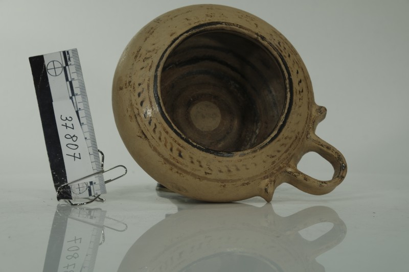 Посудина світлоглиняна з однією ручкою