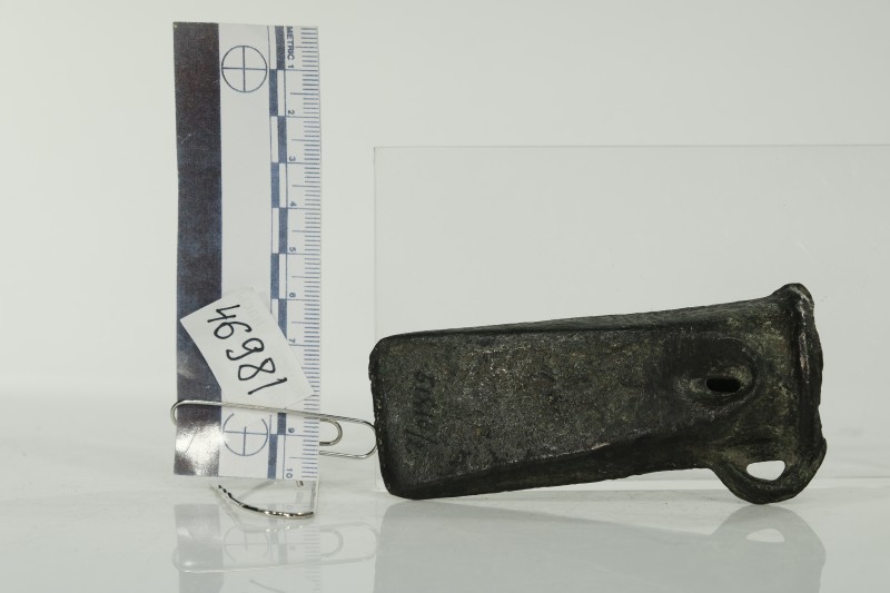 Бронзовий кельт