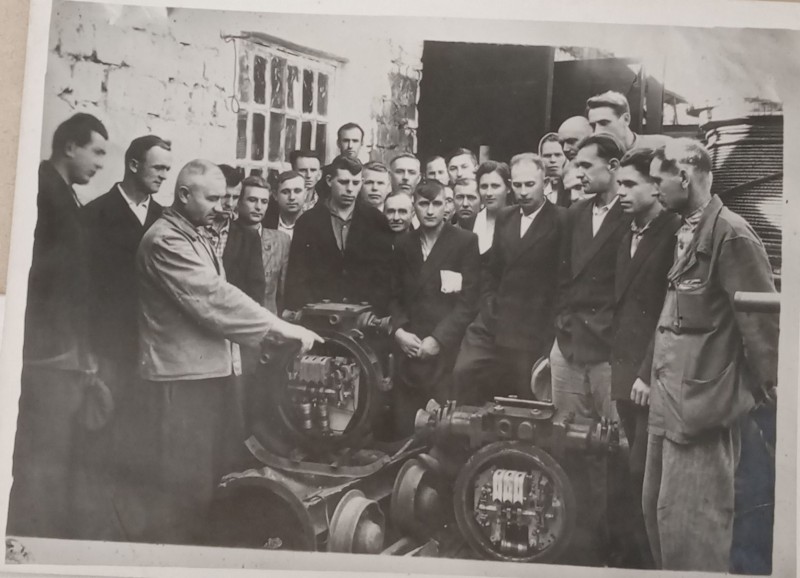 Технічні заняття робітників у електромеханічних майстернях на шахті "Центральна".