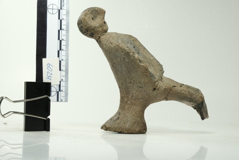 Статуетка жінки