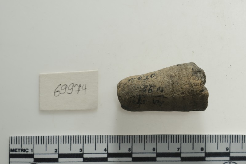 Глиняна ніжка від посудини