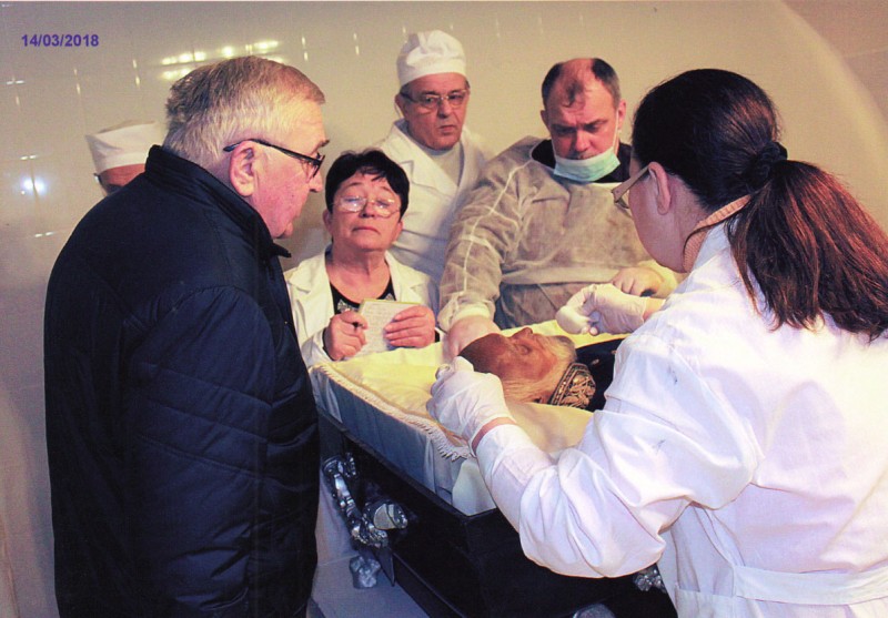 Фотографія. Ребальзамування тіла М.І.Пирогова. 14.03.2018. Огляд тіла М.І.Пирогова в труні.