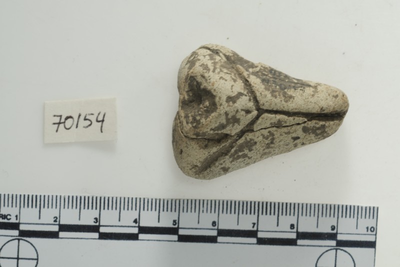 Уламок жіночої фігурки