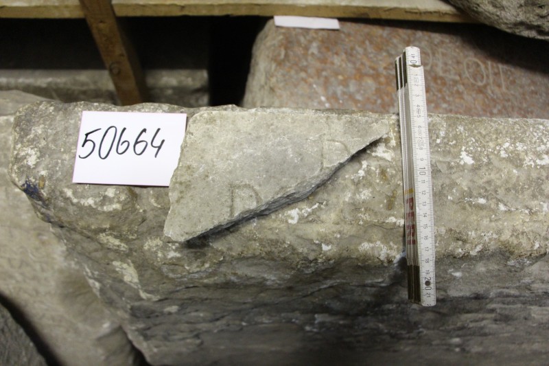 Ф-нт мармурової плити з написом