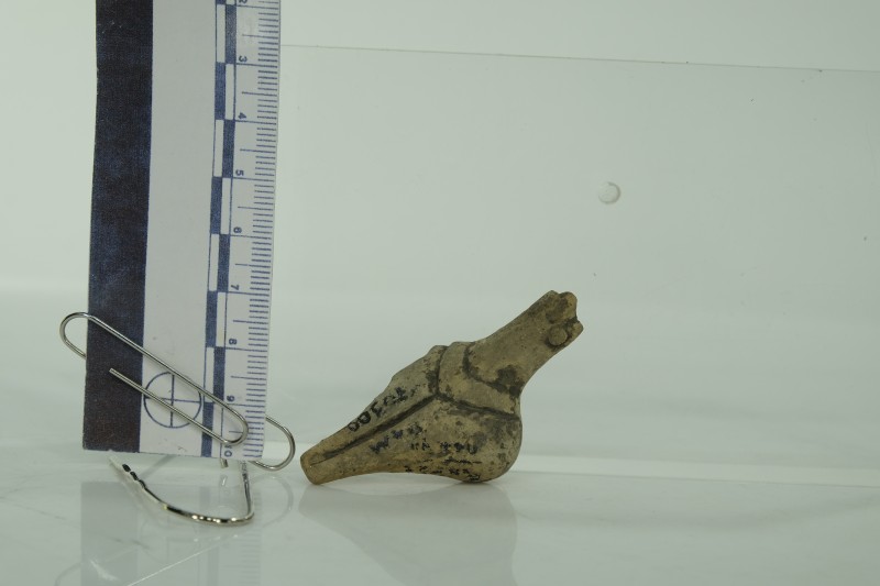 Жіноча глиняна фігурка