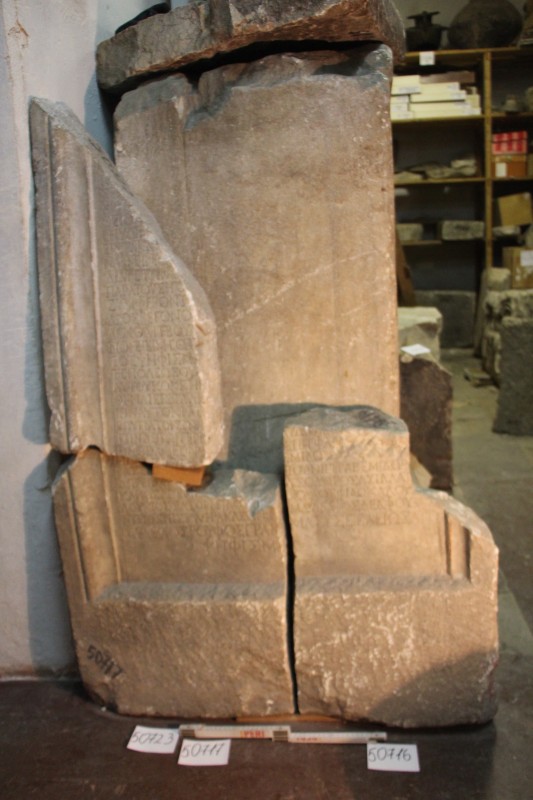 Мармурова плита з грецьким написом