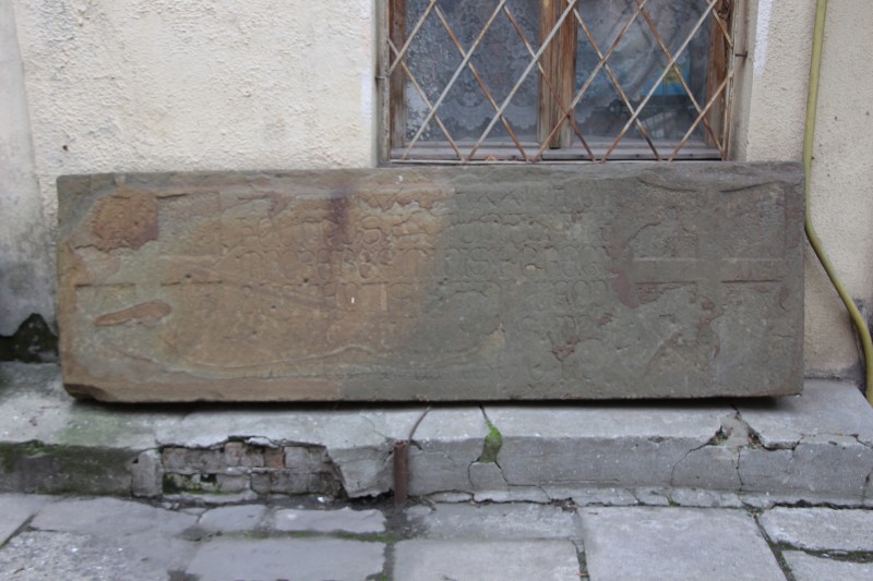 Плита з генуезьким написом