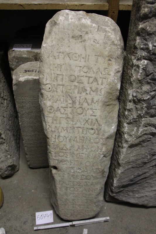 Плита з написом на честь Аполлона про придушення повстання