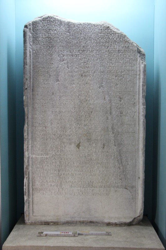 Прямокутна плита з написом