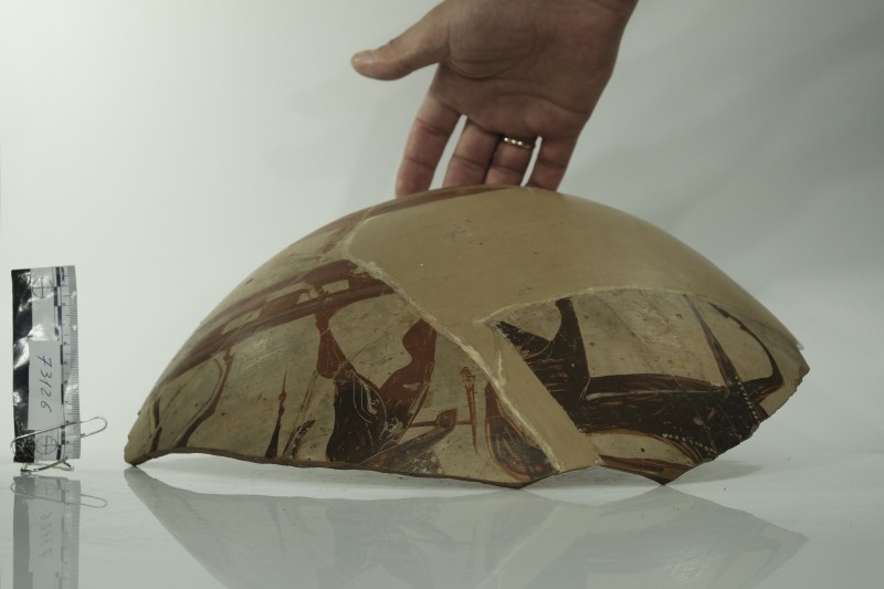 Фрагмент великої родоської посудини округлої форми