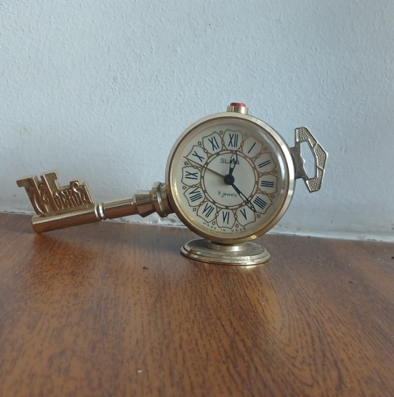 Годинник-будильник настільний “Slava”