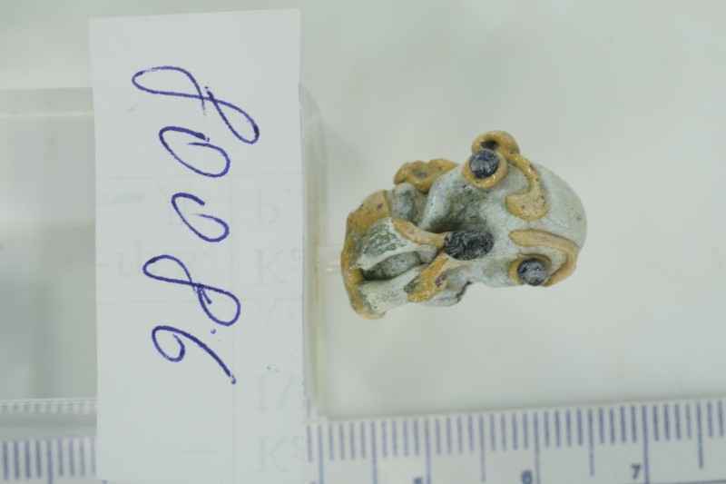 Виріб із скло-пасти