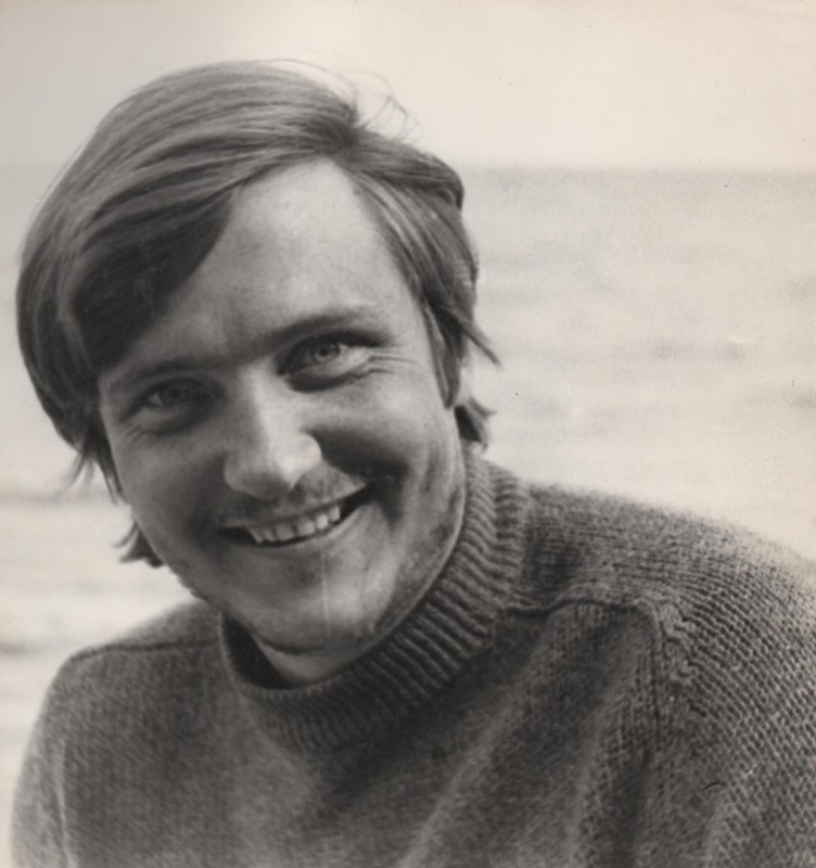 Фотографія. В. Івасюк біля моря. 1975-1976 роки.