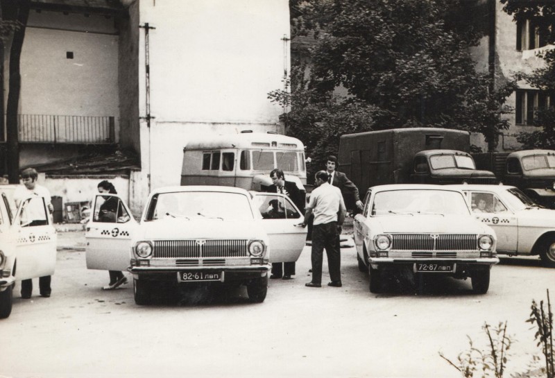 Фотографія. В. Івасюк. Весілля сестри Галини. 12 липня 1975 року.