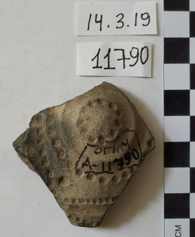 Фрагмент стінки ліпної сіроглиняної посудини