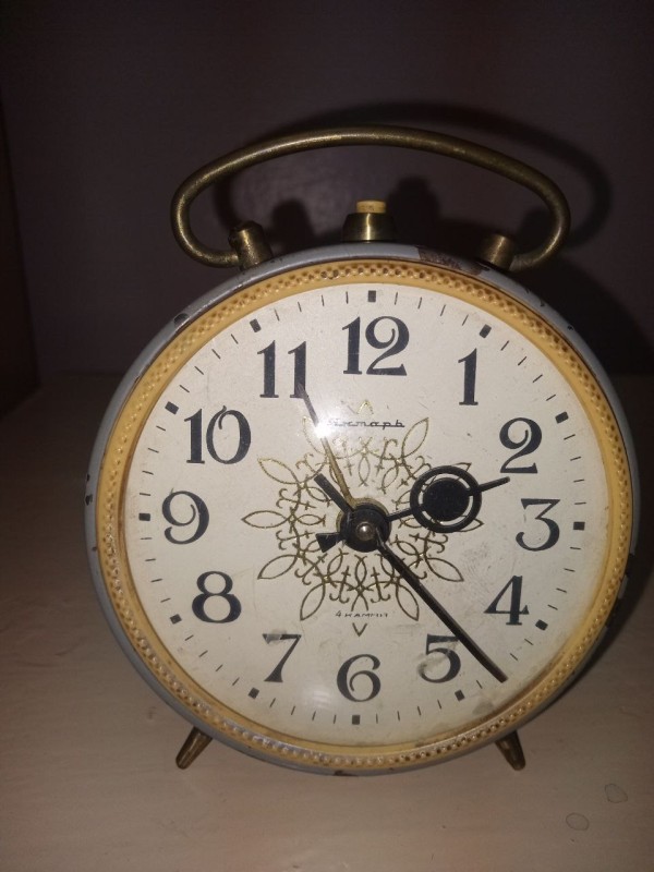 Будильник механічний