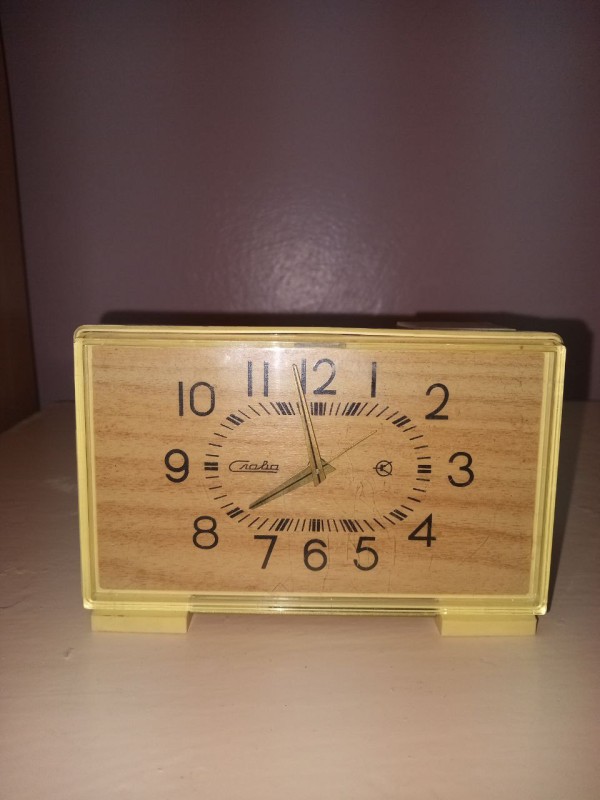 Будильник  кварцевий "Слава"