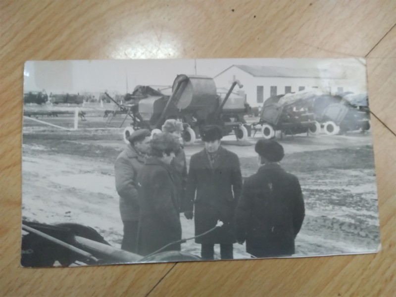 Фотографія "Техніка в колгоспі "Зоря"" 20 ст.