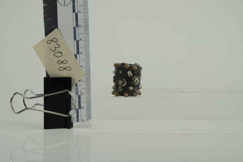 Чорна пастова намистина