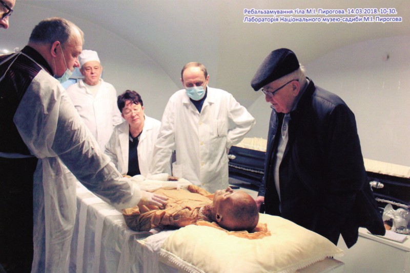 Фотографія. Ребальзамування тіла М.І.Пирогова. 14.03.2018. 10-30. Лабораторія Національного музею-садиби М.І.Пирогова
