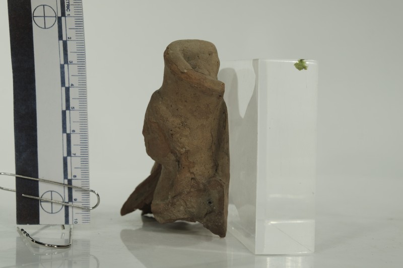 Верхня частина теракотової статуетки