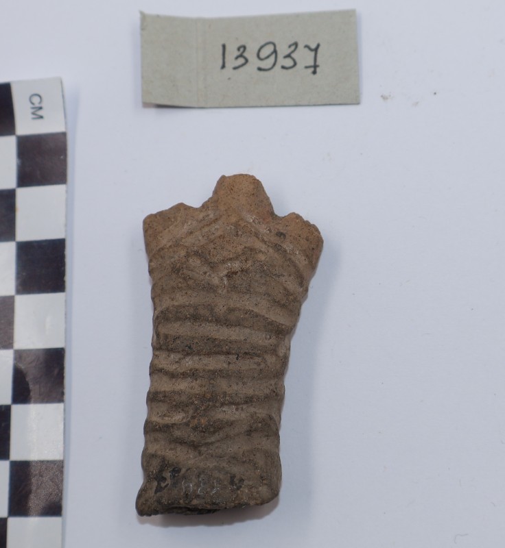 Фрагмент верхньої частини антропомофрної статуетки