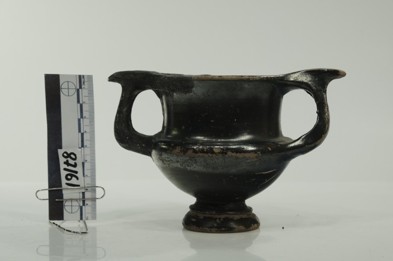 Канфар чорнолаковий з двома ручками