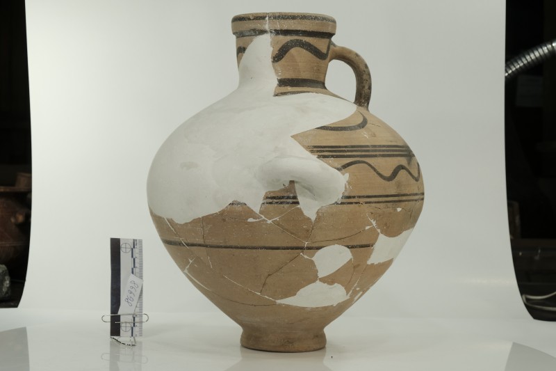 Гідрія іонійська зі світло-рожевої глини