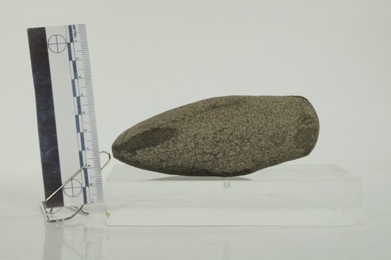 Кам'яна сокира-молот для дерева