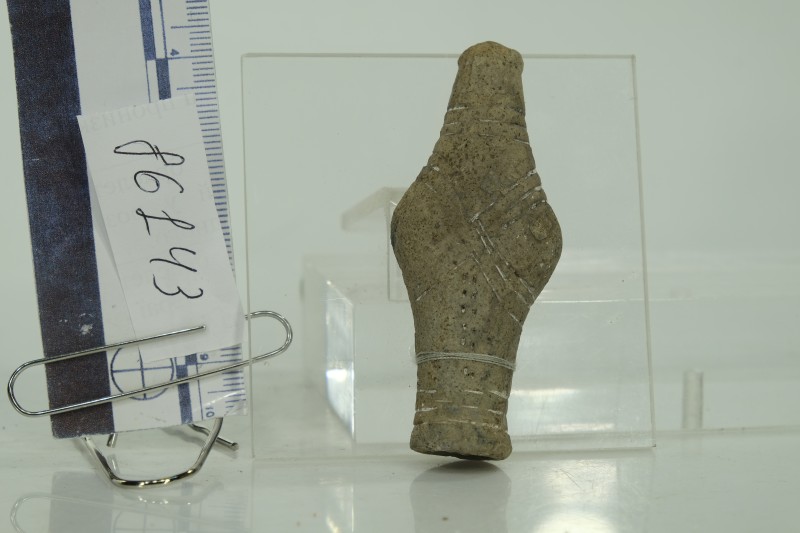 Антропоморфна фігурка на стовпчастій ніжці