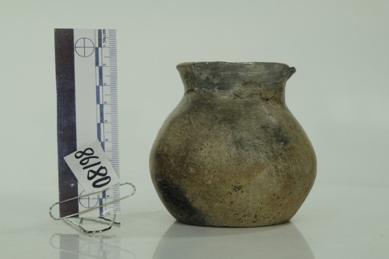 Амфорка неорнаментована