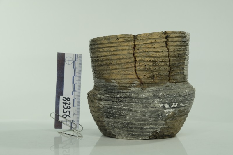 Жовтоглиняна посудина