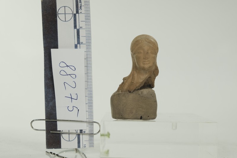 Теракотова голова жінки