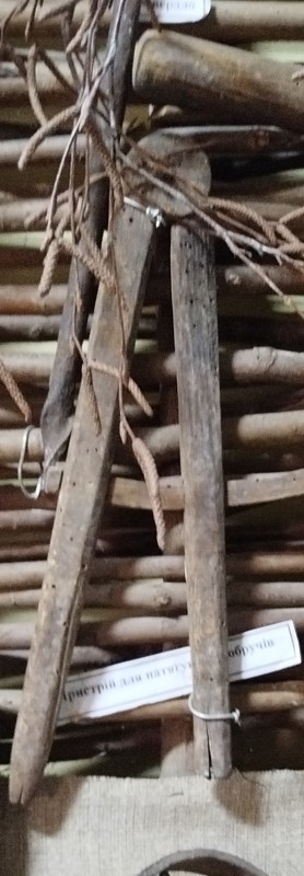 Циркуль дерев'яний.