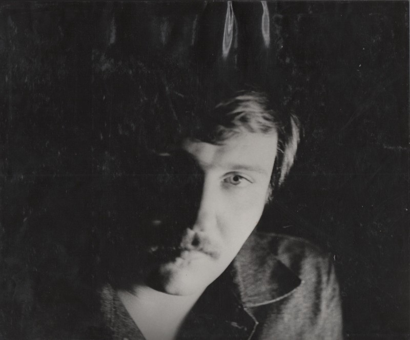 Фотографія. В. Івасюк. Права половина обличчя затемнена. 1976 рік.