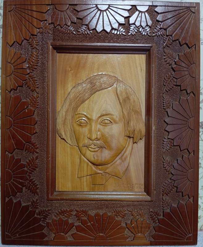 Сергеєв А.М. Різьба по дереву "М.В. Гоголь"