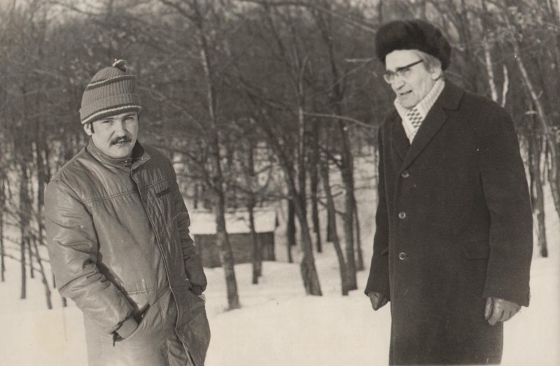 Фотографія. В. Івасюк з батьклм М. Івасюком. 1976 рік.